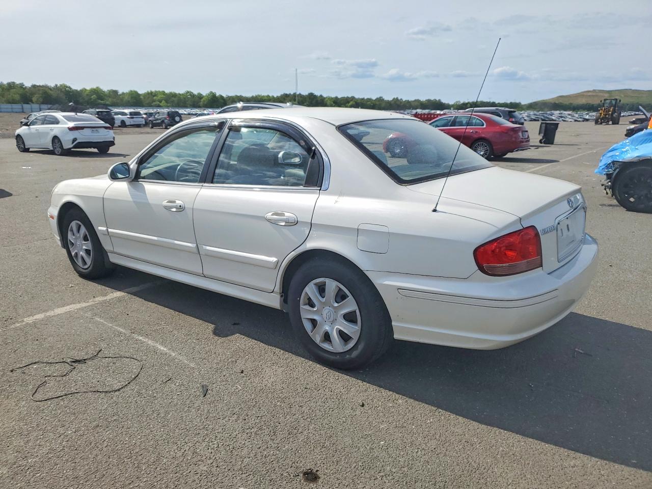 2004 Hyundai Sonata Gl White vin: KMHWF25S94A970875