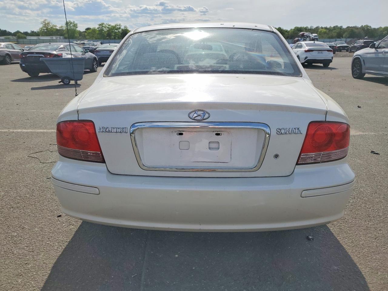 2004 Hyundai Sonata Gl White vin: KMHWF25S94A970875