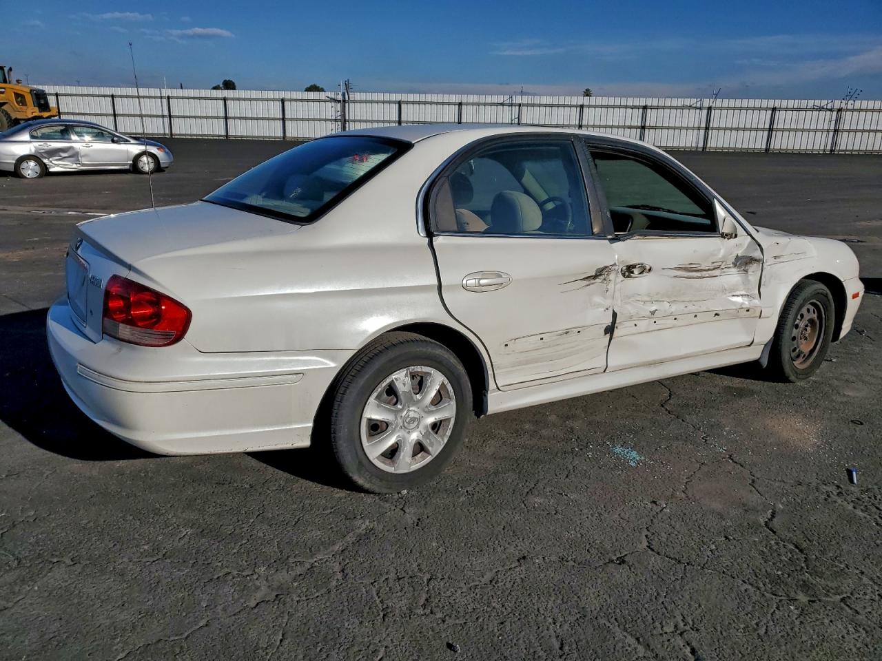 2002 Hyundai Sonata Gl White vin: KMHWF25SX2A660750