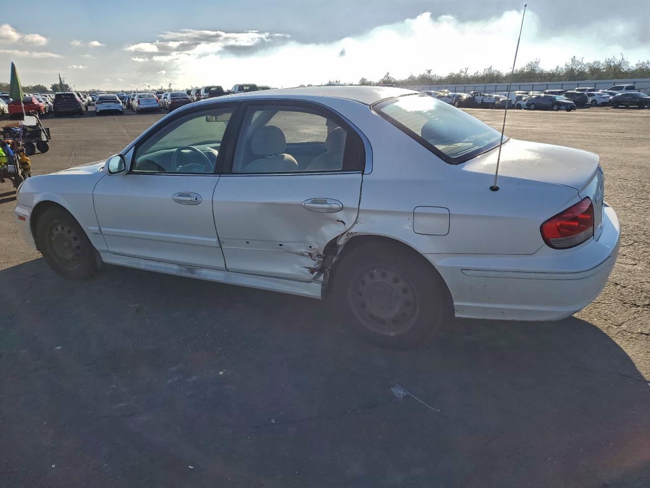 2002 Hyundai Sonata Gl White vin: KMHWF25SX2A660750