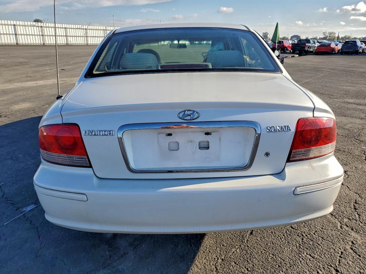 2002 Hyundai Sonata Gl White vin: KMHWF25SX2A660750