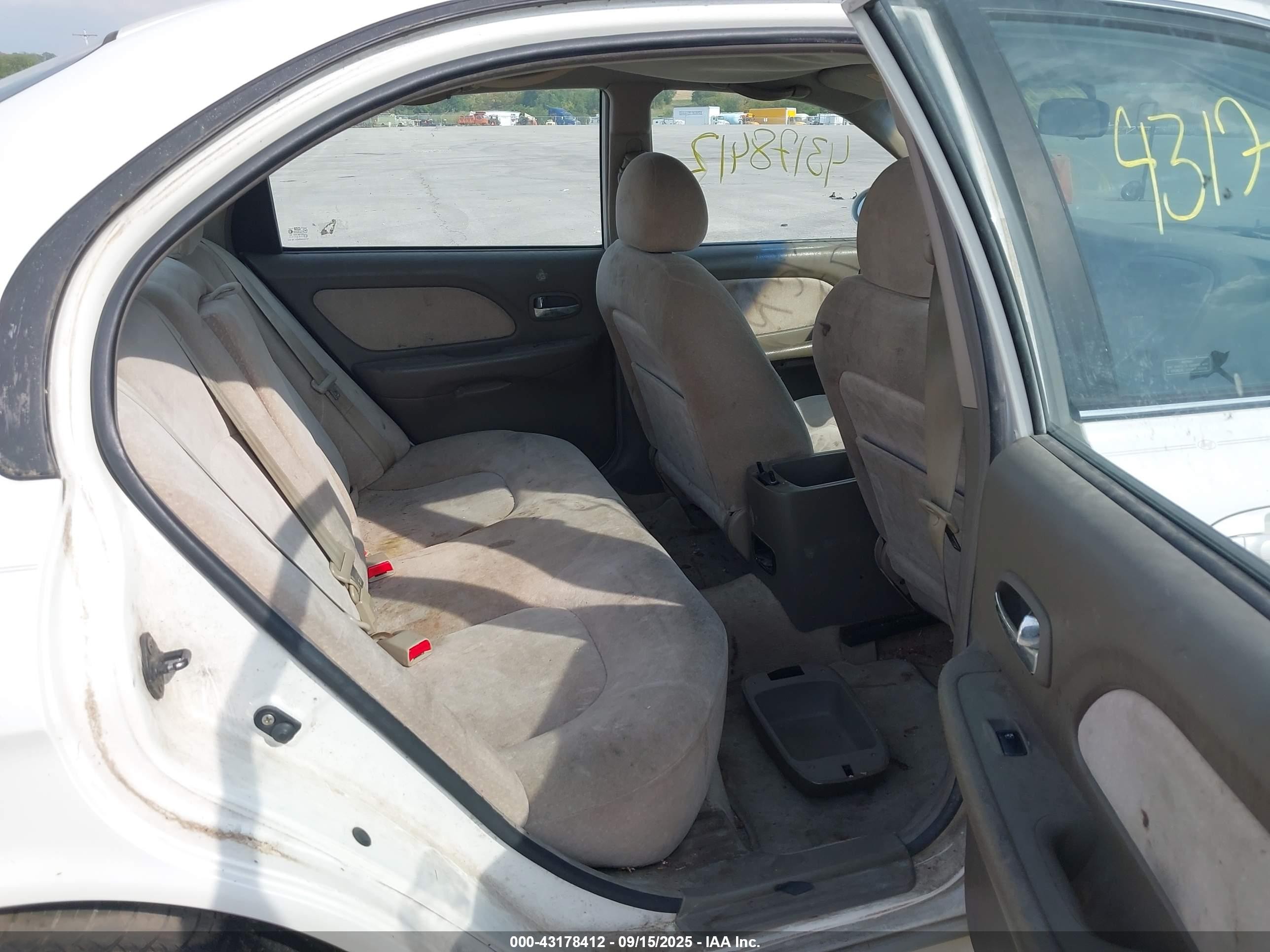 2002 Hyundai Sonata   White vin: KMHWF25SX2A691836