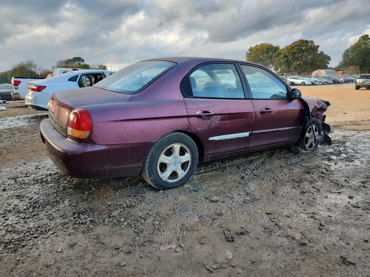 2000 Hyundai Sonata Base Maroon vin: KMHWF25V4YA180187