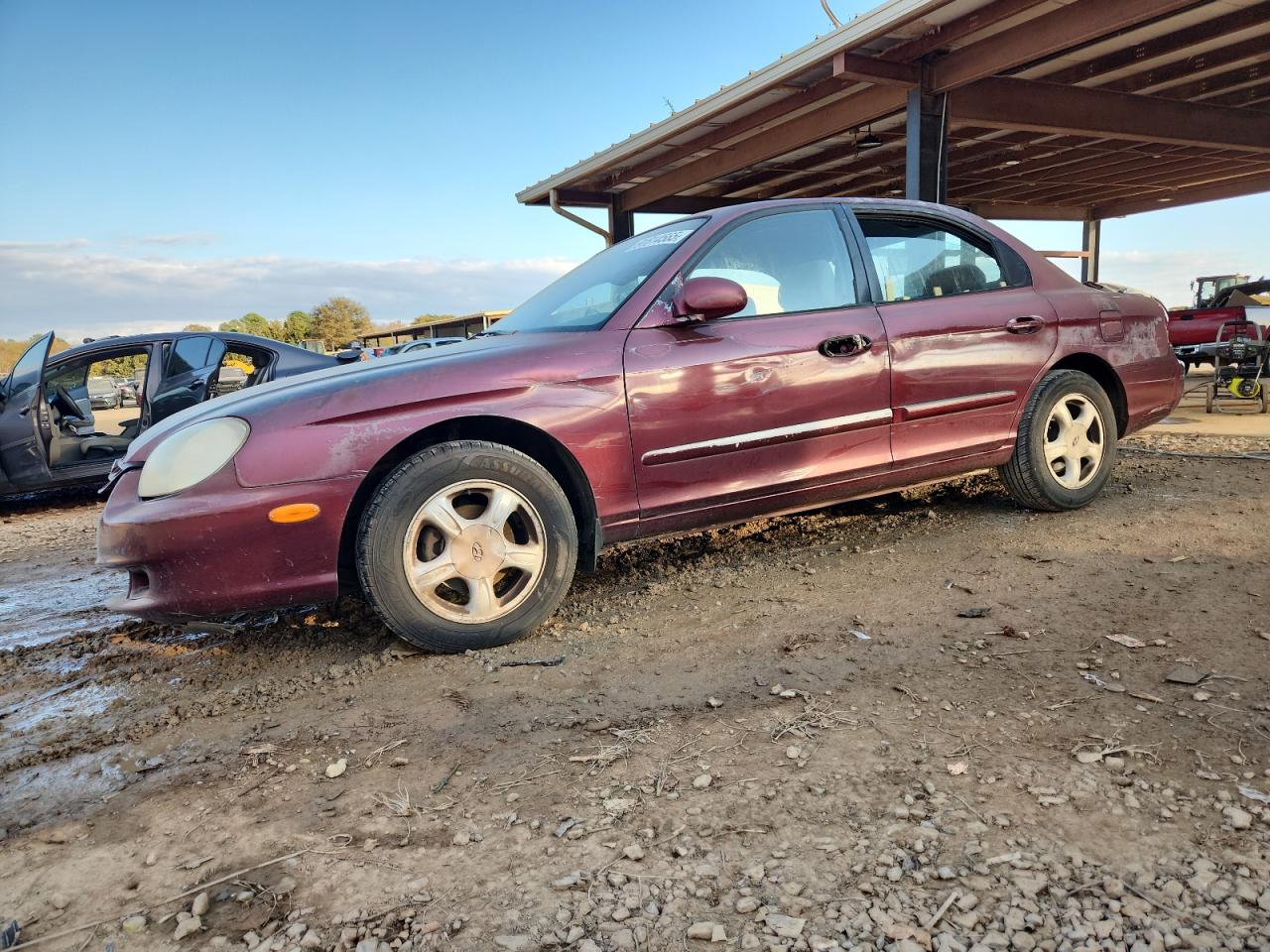 2000 Hyundai Sonata Base Maroon vin: KMHWF25V4YA180187