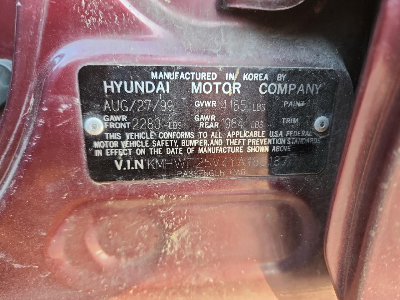 2000 Hyundai Sonata Base Maroon vin: KMHWF25V4YA180187