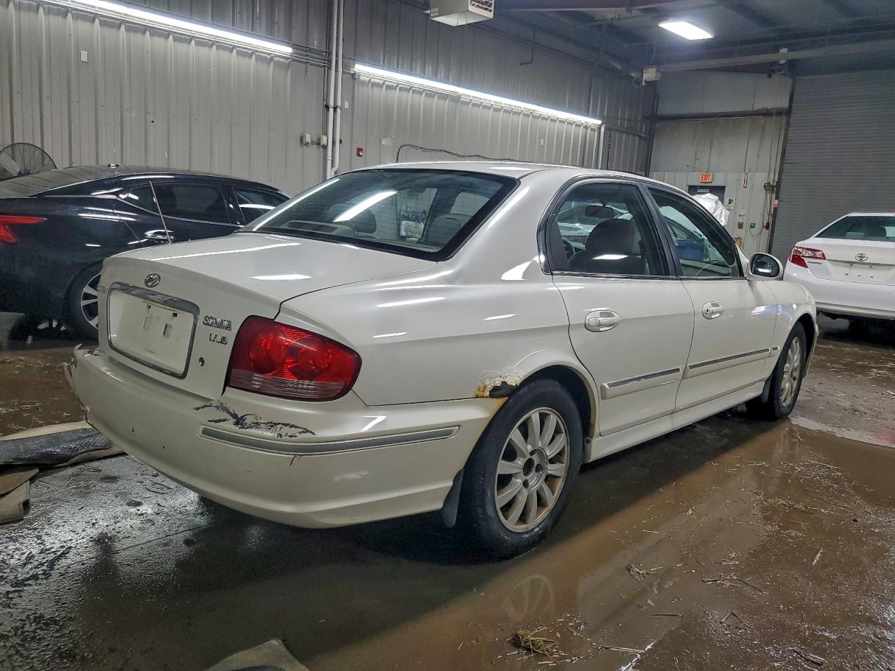 2002 Hyundai Sonata Gls White vin: KMHWF35H02A664123