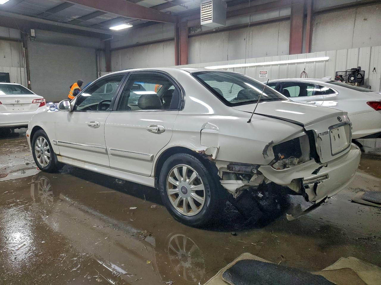 2002 Hyundai Sonata Gls White vin: KMHWF35H02A664123