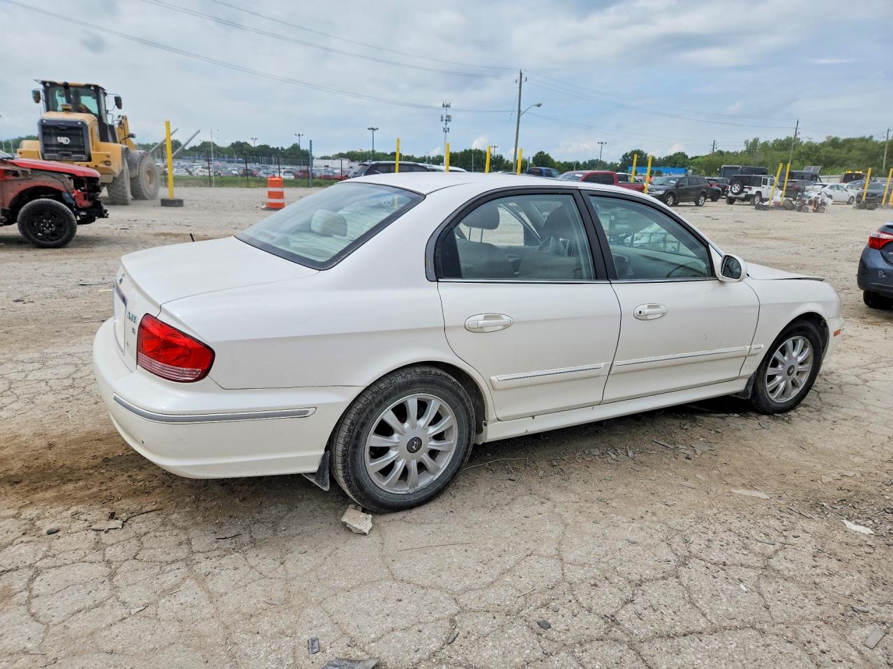2004 Hyundai Sonata Gls White vin: KMHWF35H04A007650