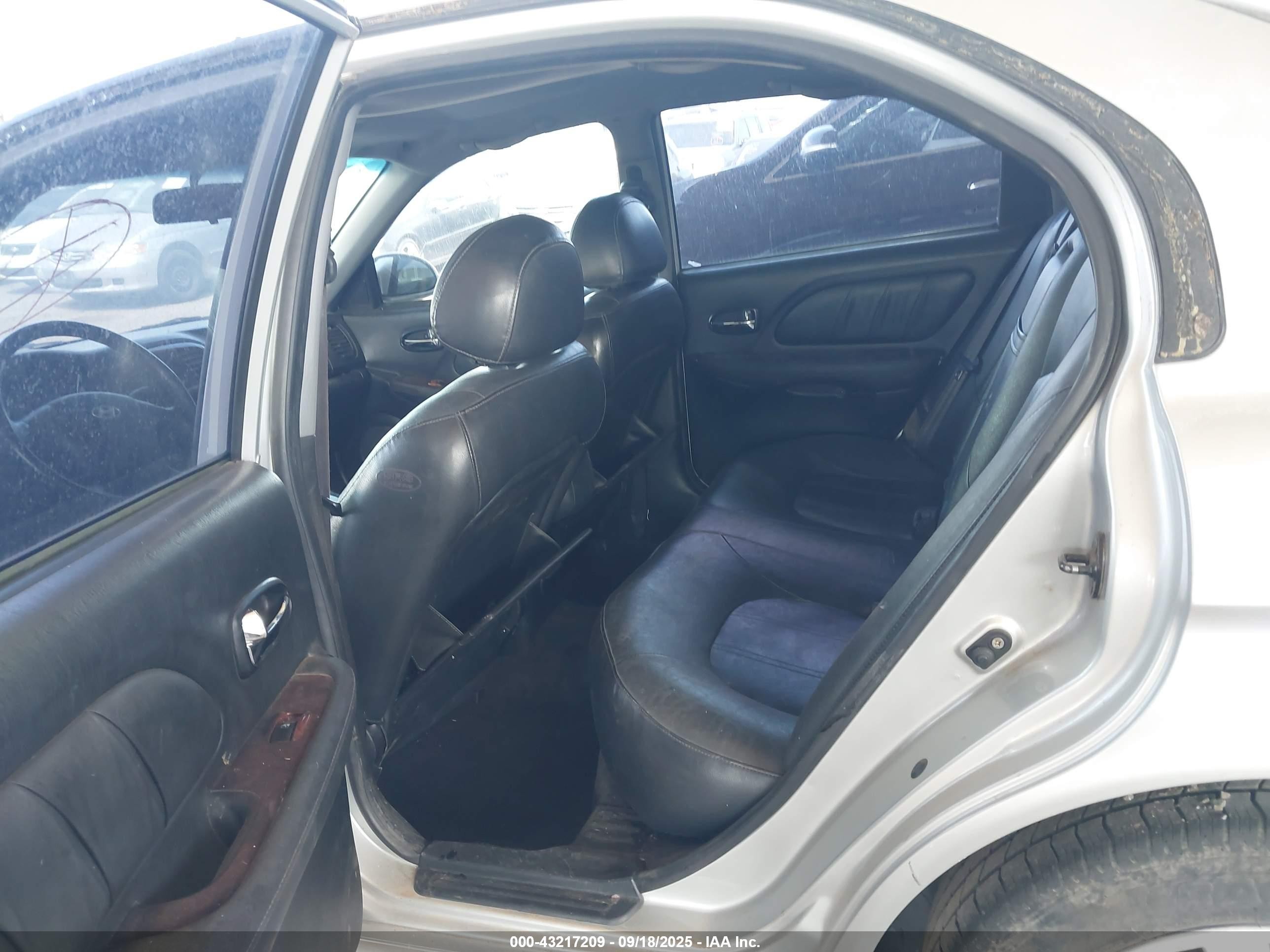 2002 Hyundai Sonata Gls/lx Silver vin: KMHWF35H12A715354