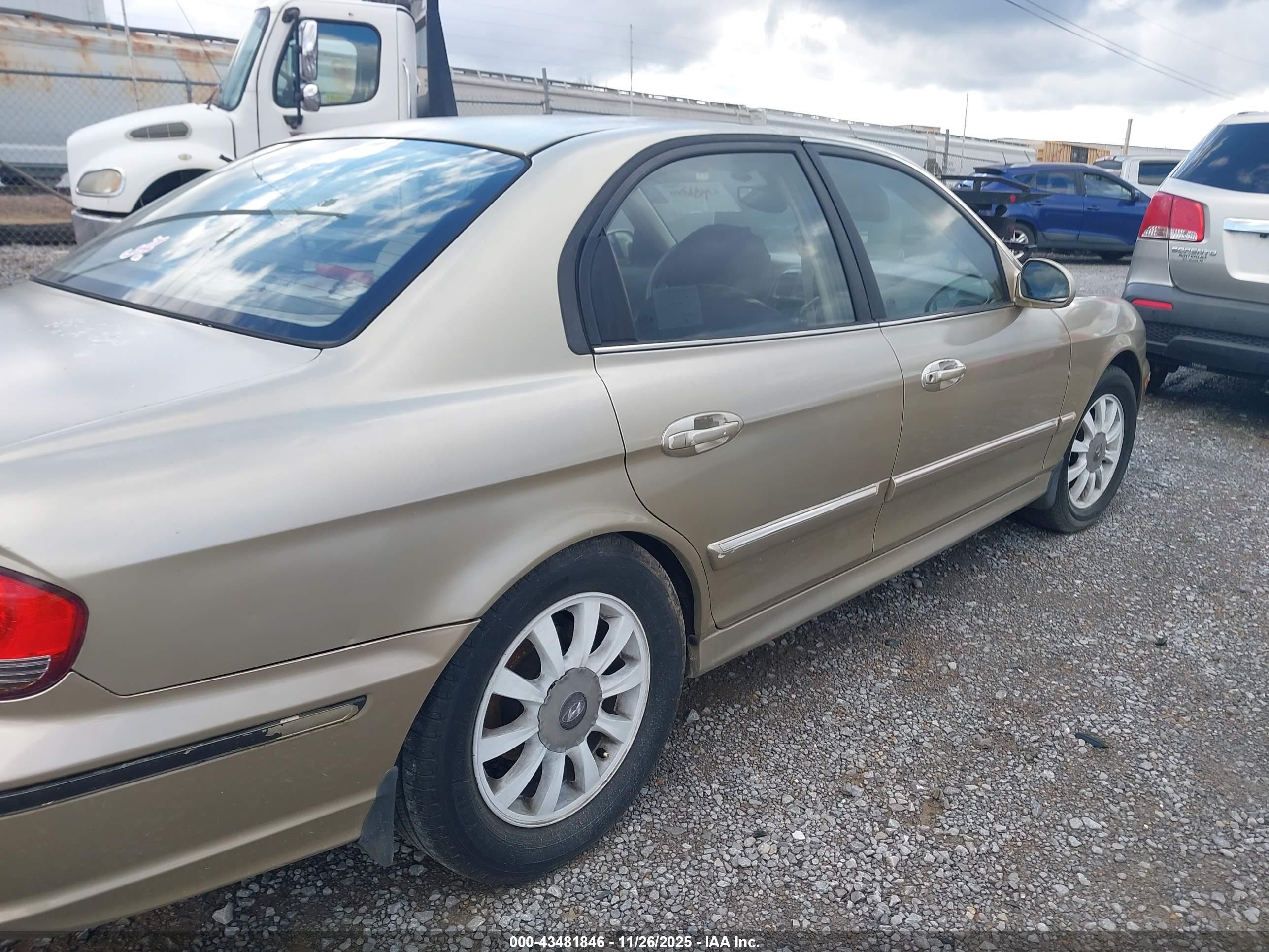 2003 Hyundai Sonata Gls/lx Gold vin: KMHWF35H13A778813