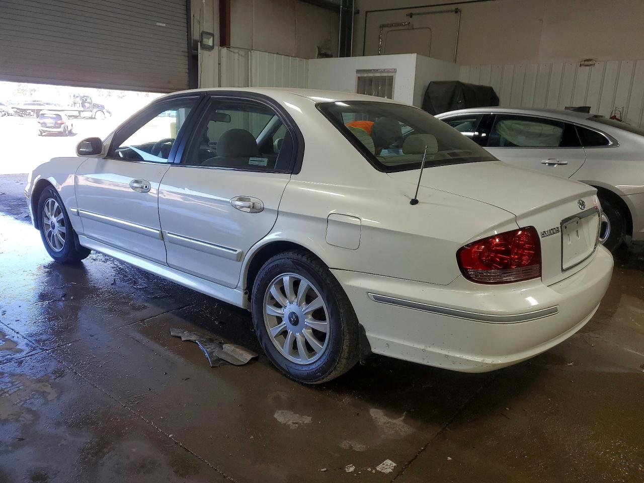 2005 Hyundai Sonata Gls White vin: KMHWF35H15A130438
