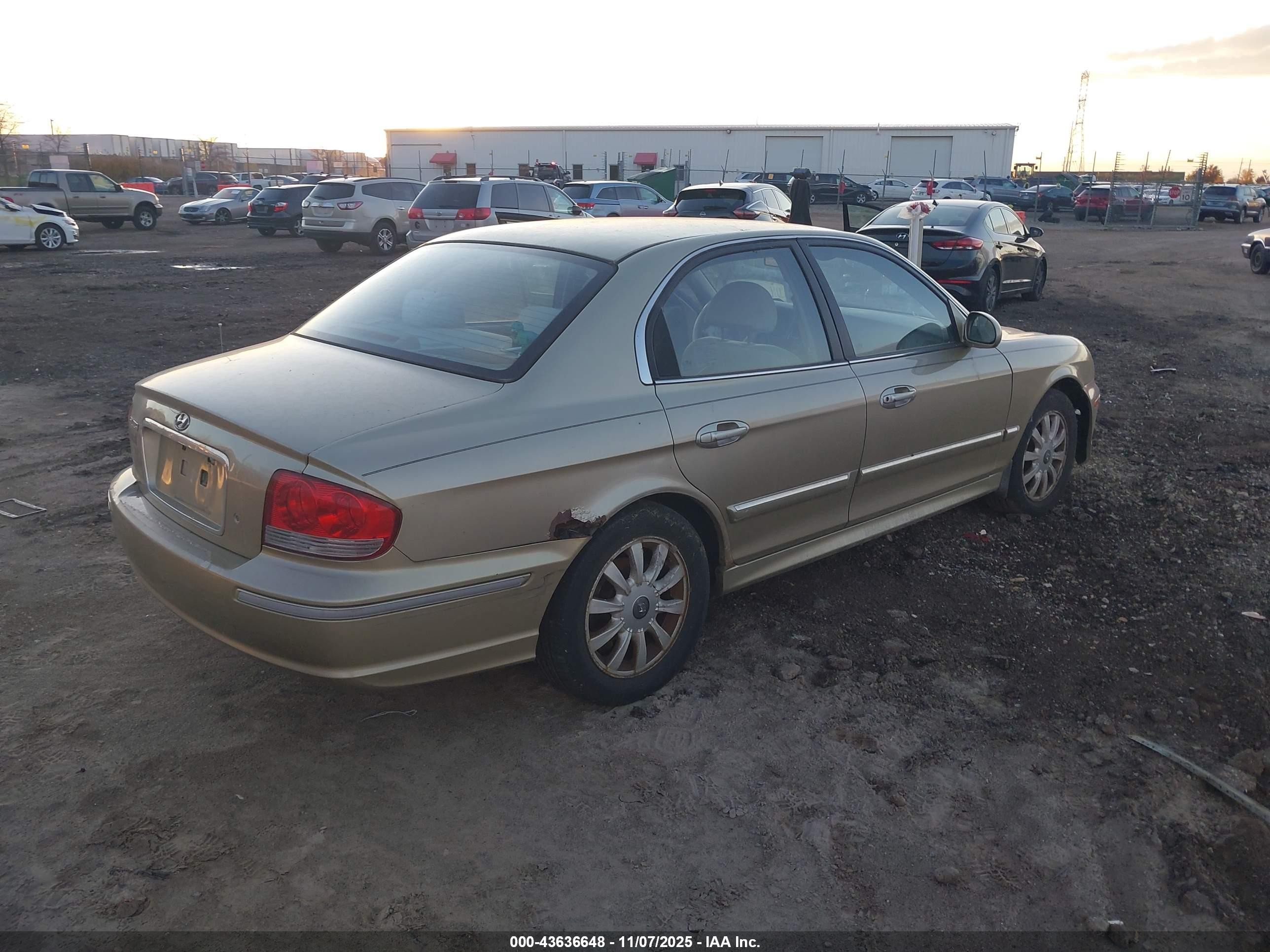 2002 Hyundai Sonata Gls/lx Gold vin: KMHWF35H22A509458