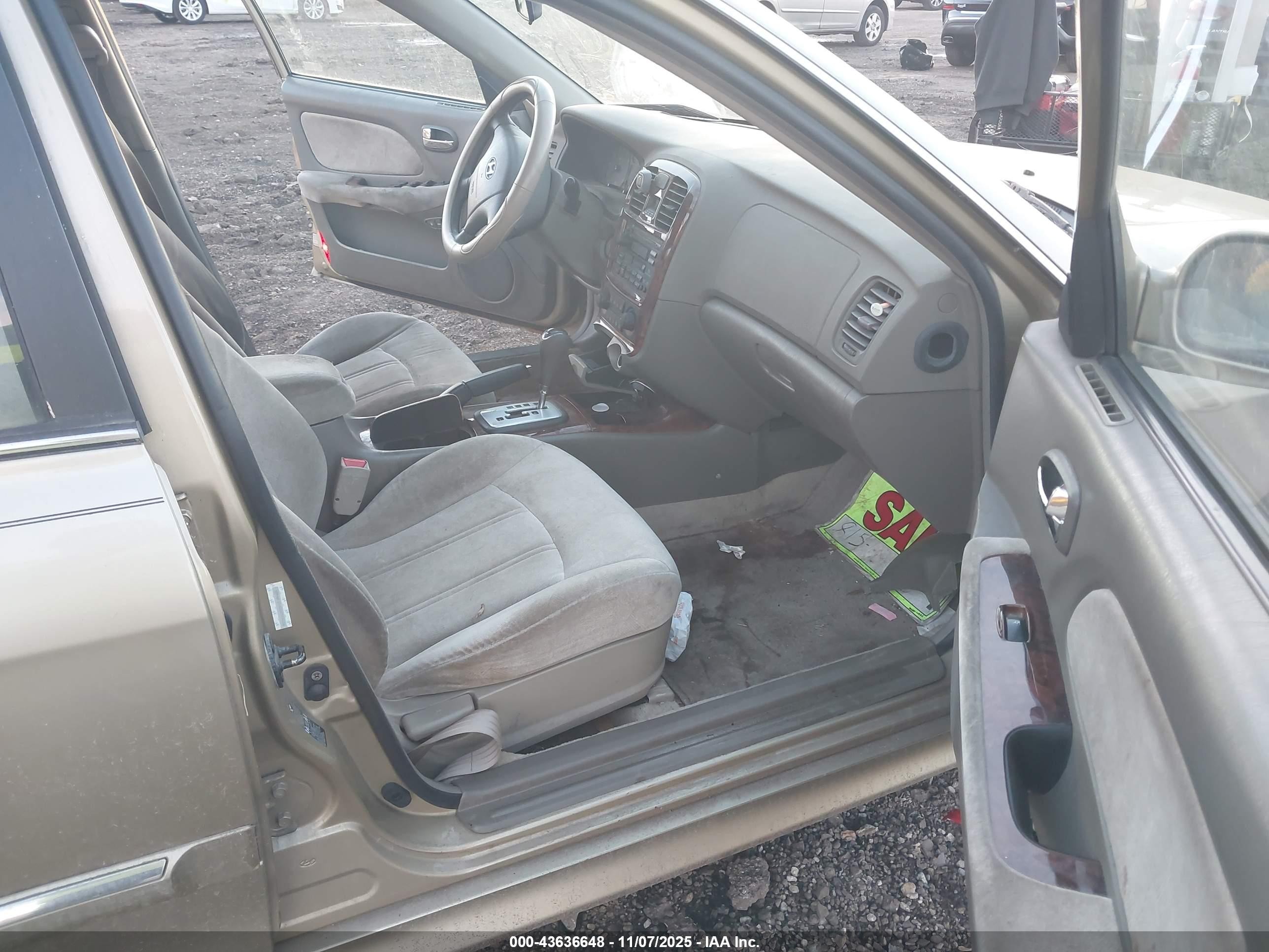 2002 Hyundai Sonata Gls/lx Gold vin: KMHWF35H22A509458