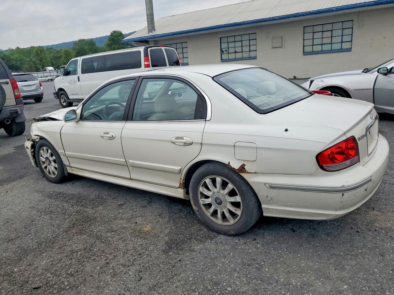2003 Hyundai Sonata Gls White vin: KMHWF35H23A906394