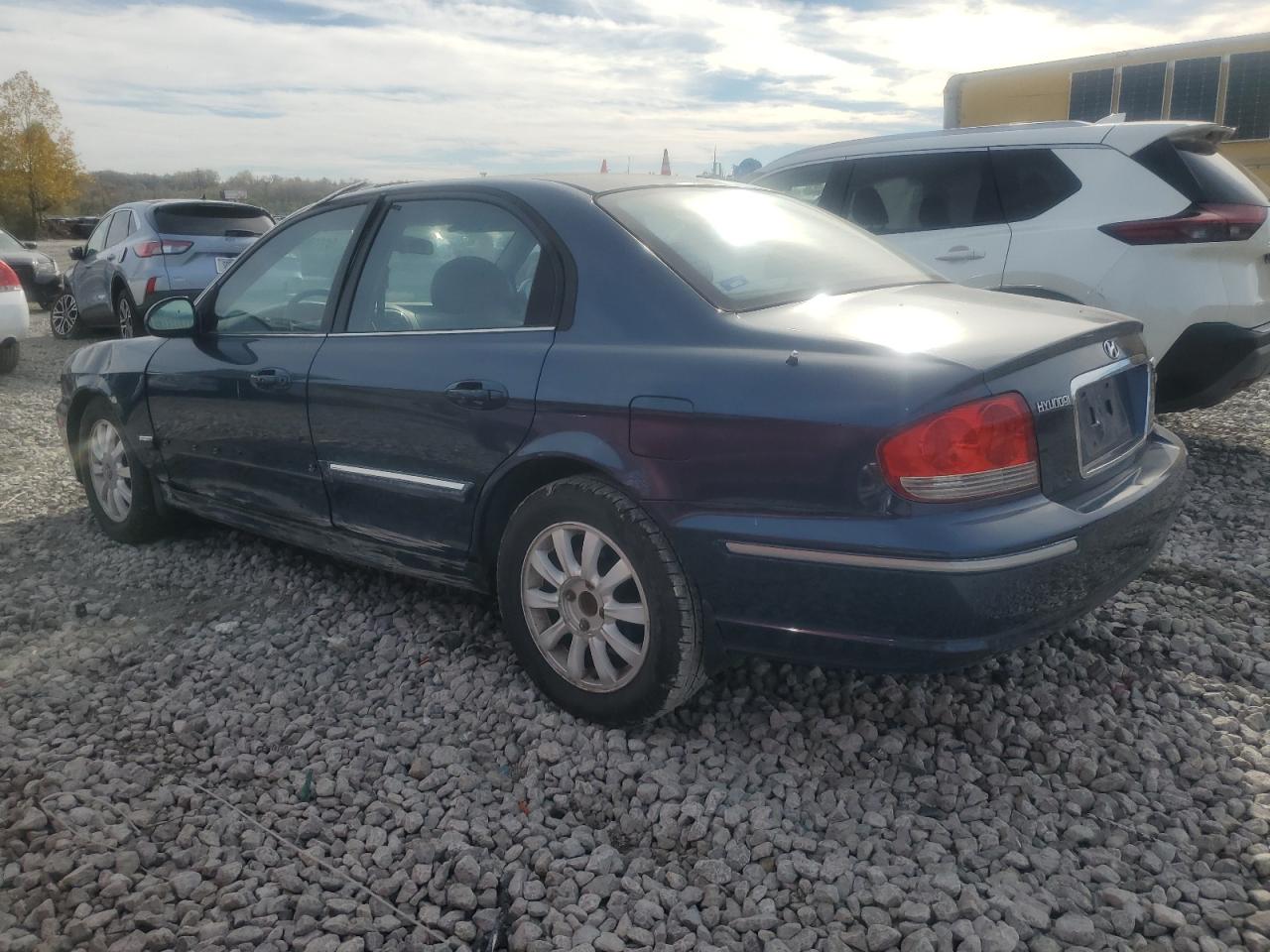2002 Hyundai Sonata Gls Blue vin: KMHWF35H32A575081