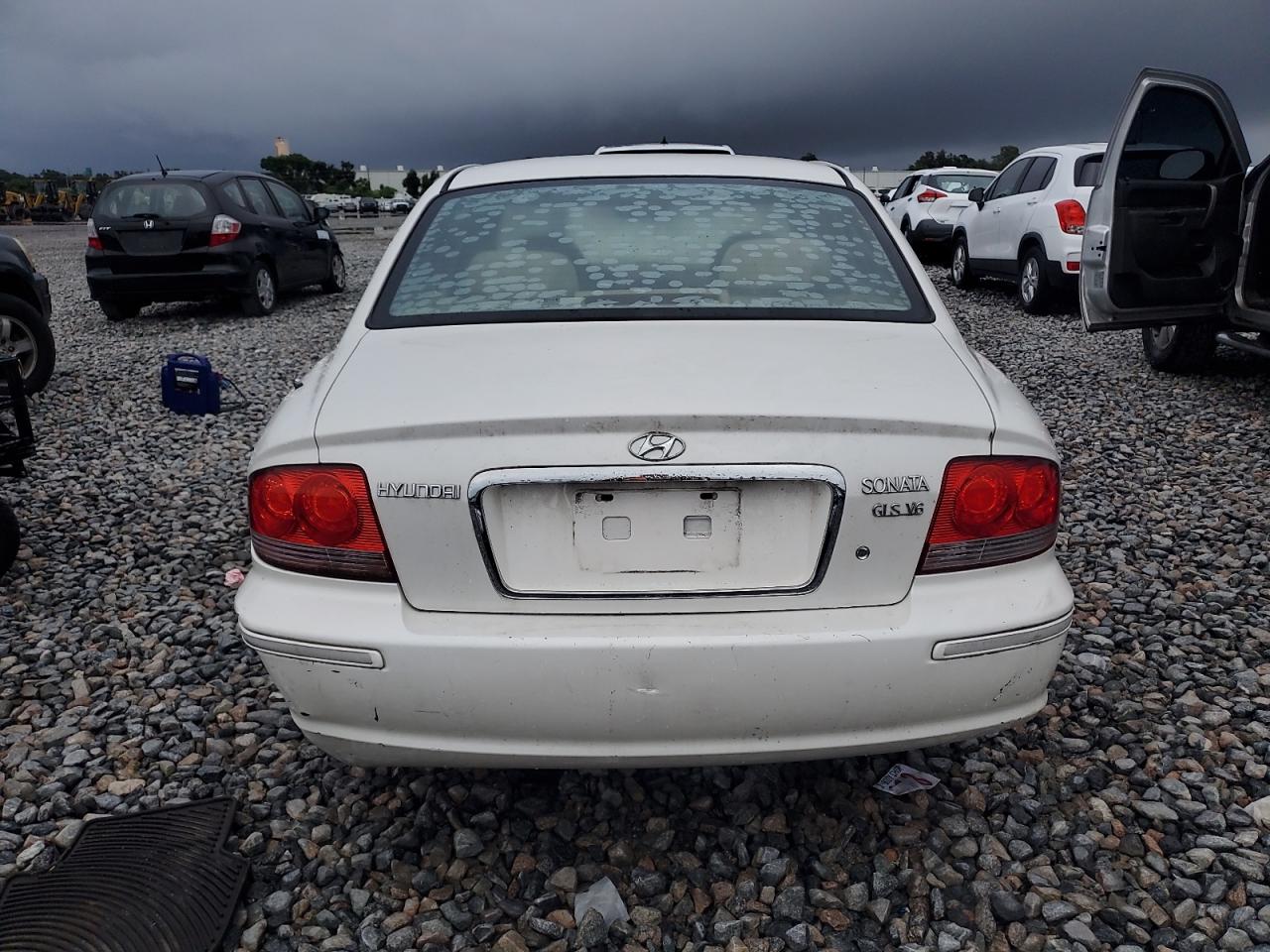 2002 Hyundai Sonata Gls White vin: KMHWF35H32A652192