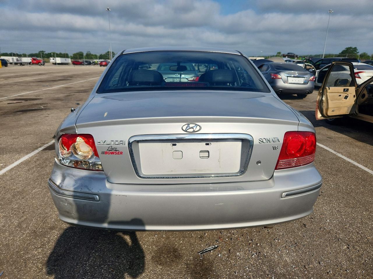 2004 Hyundai Sonata Gls Silver vin: KMHWF35H34A972857