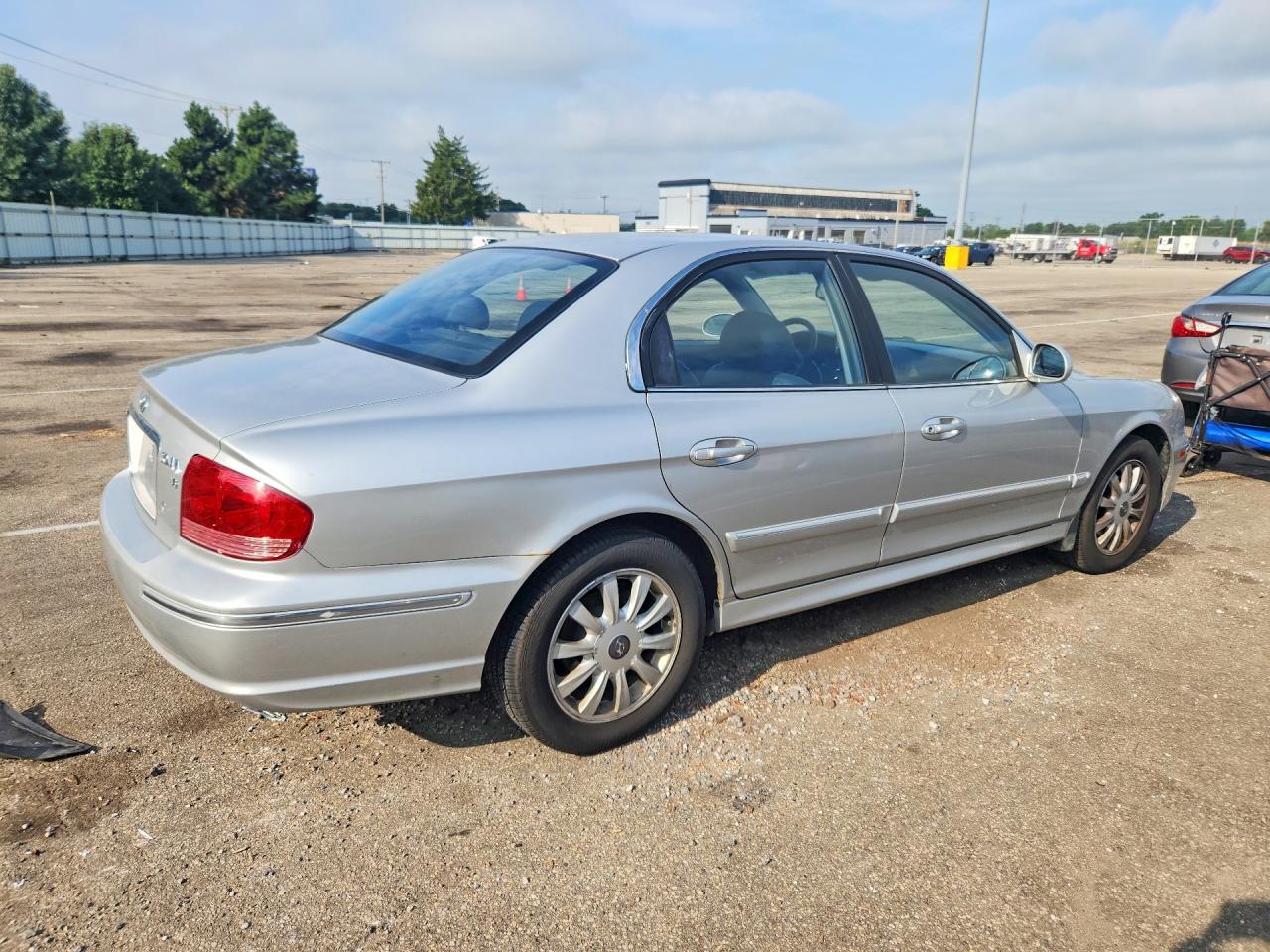 2004 Hyundai Sonata Gls Silver vin: KMHWF35H34A972857