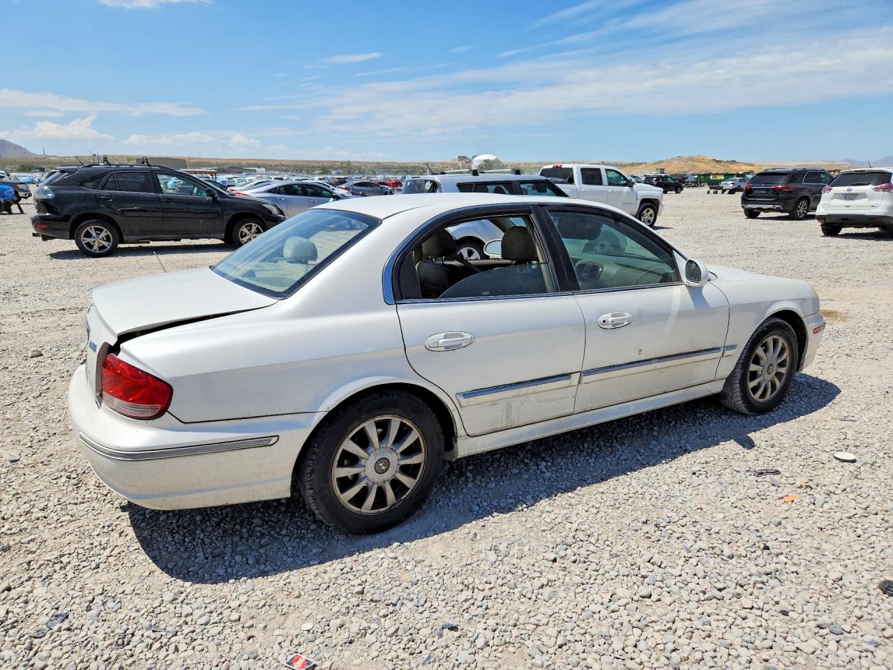 2003 Hyundai Sonata Gls White vin: KMHWF35H43A838437