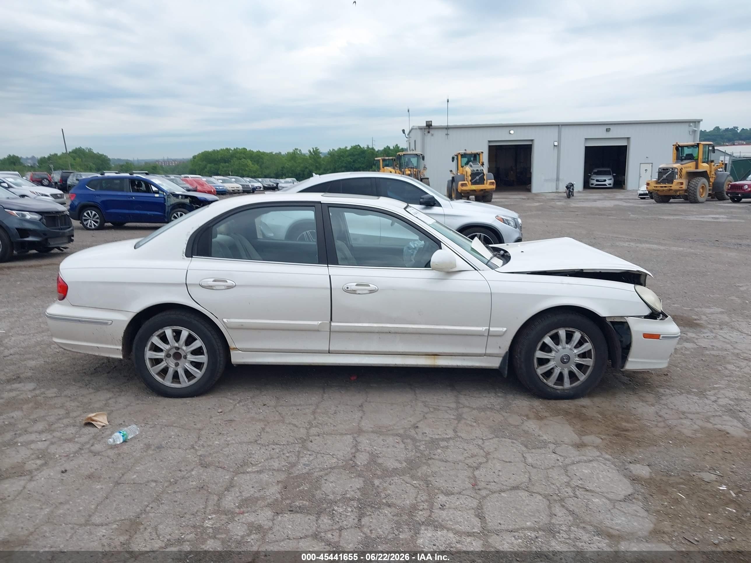 2003 Hyundai Sonata Gls/lx White vin: KMHWF35H43A881241