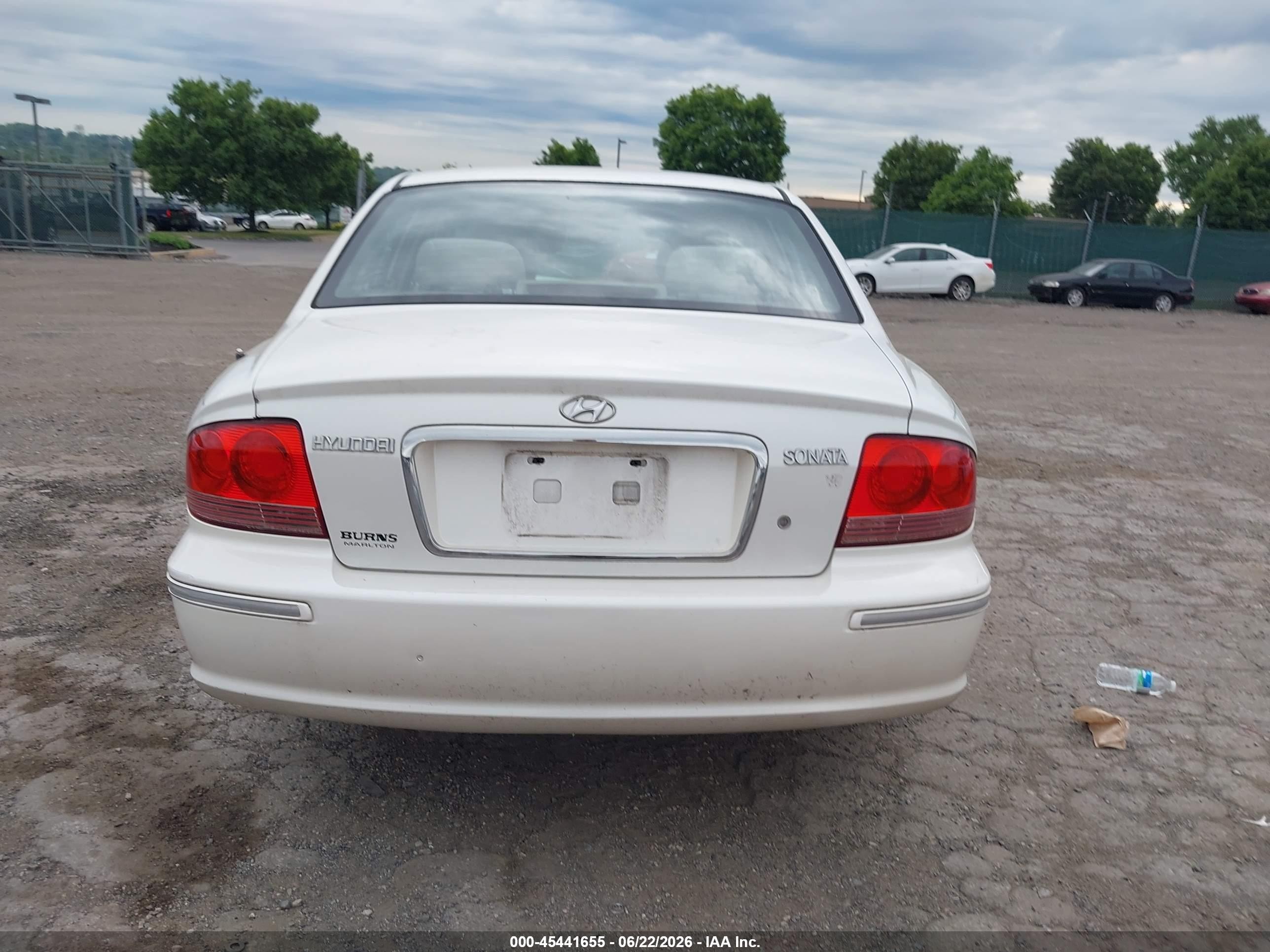 2003 Hyundai Sonata Gls/lx White vin: KMHWF35H43A881241