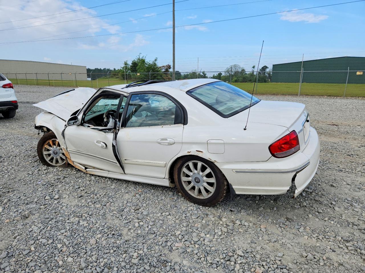 2002 Hyundai Sonata Gls White vin: KMHWF35H52A587023