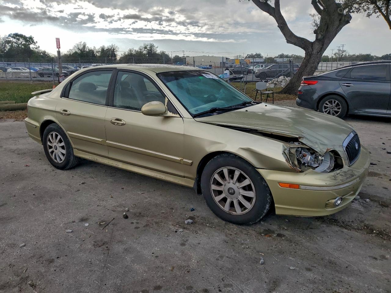 2002 Hyundai Sonata Gls Gold vin: KMHWF35H62A511570
