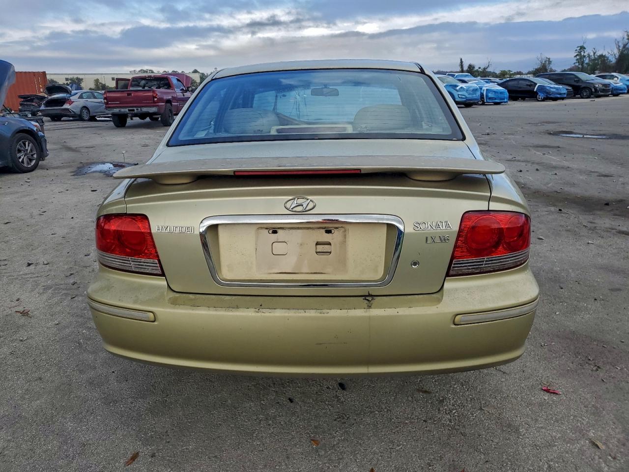 2002 Hyundai Sonata Gls Gold vin: KMHWF35H62A511570
