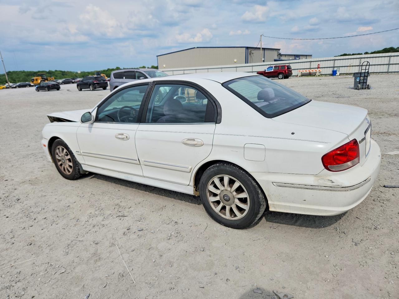 2002 Hyundai Sonata Gls White vin: KMHWF35H62A649352