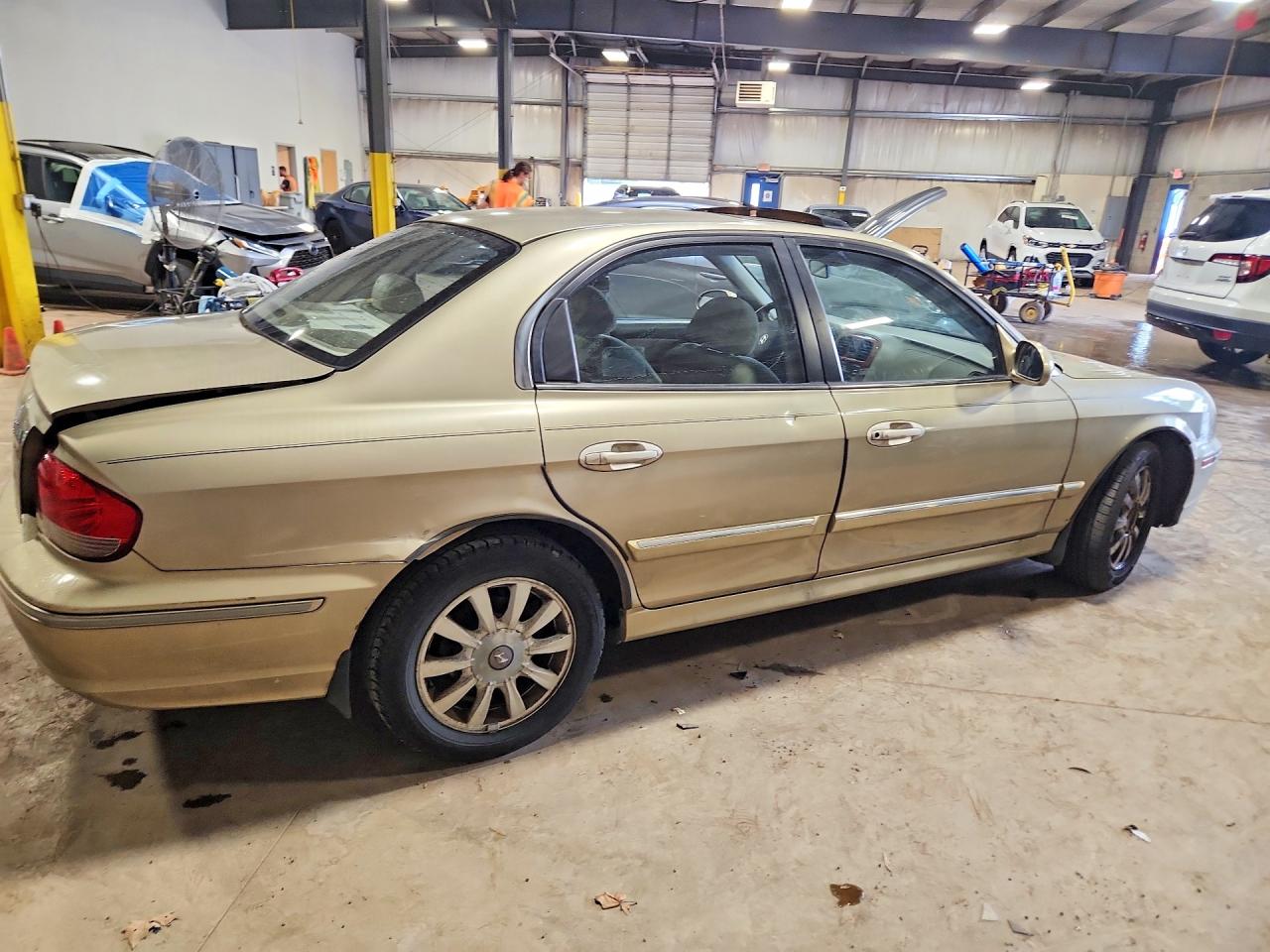2002 Hyundai Sonata Gls/lx Cream vin: KMHWF35H62A661808