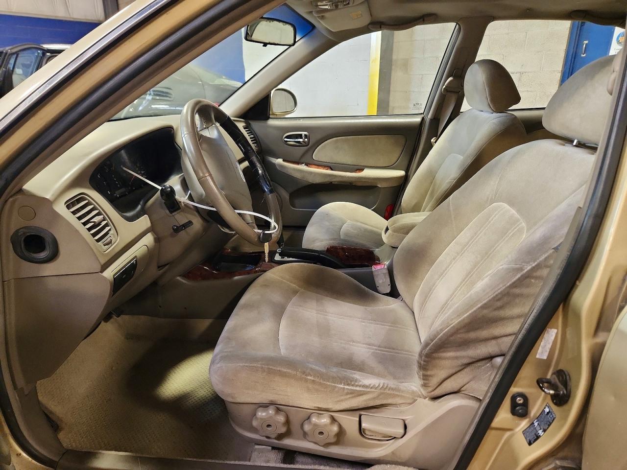 2002 Hyundai Sonata Gls/lx Cream vin: KMHWF35H62A661808