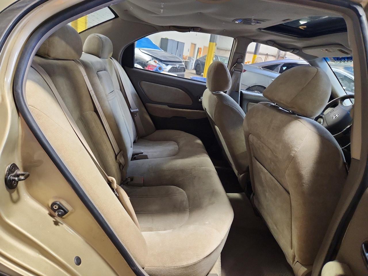 2002 Hyundai Sonata Gls/lx Cream vin: KMHWF35H62A661808