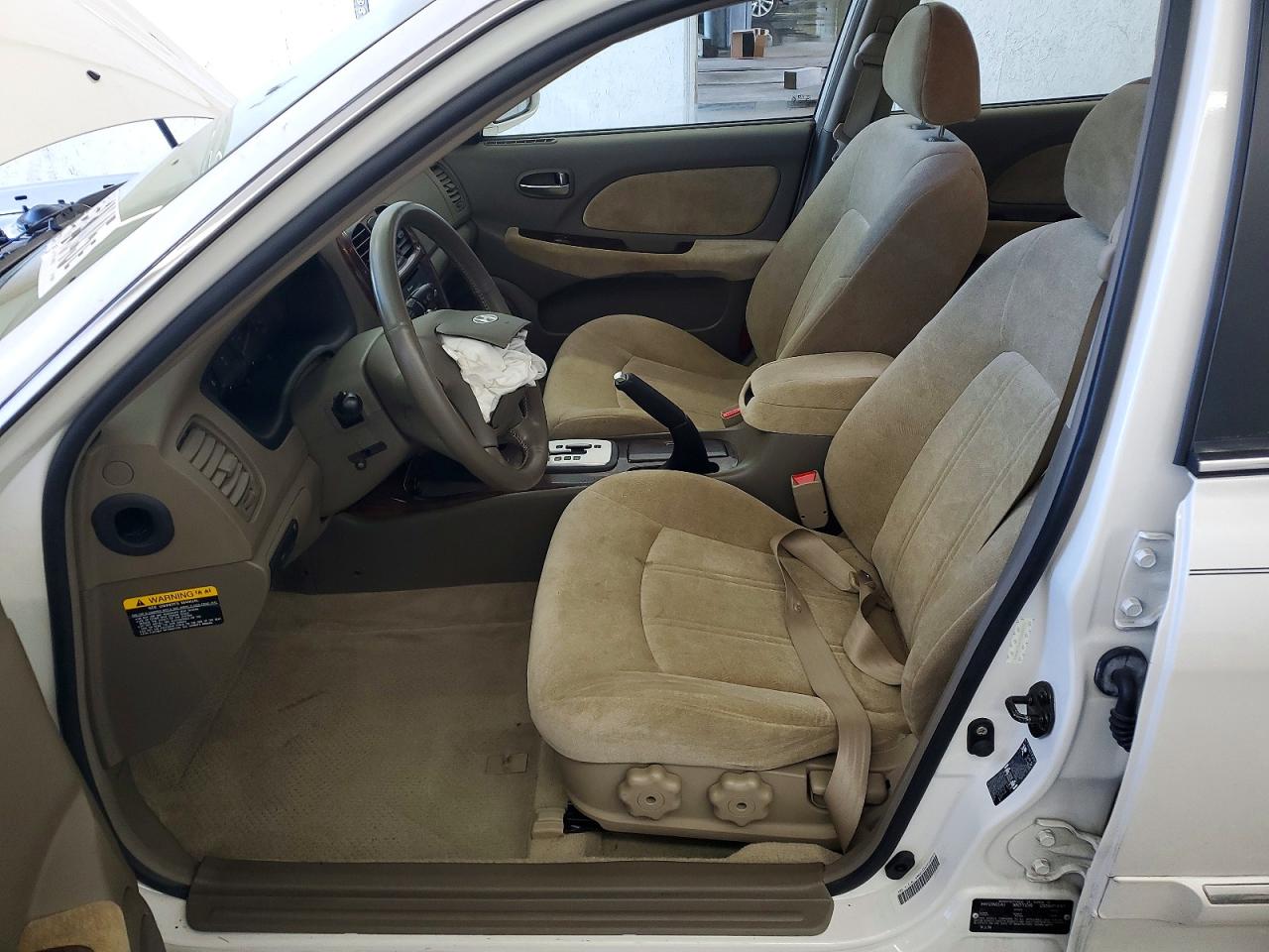 2002 Hyundai Sonata Gls White vin: KMHWF35H72A685874