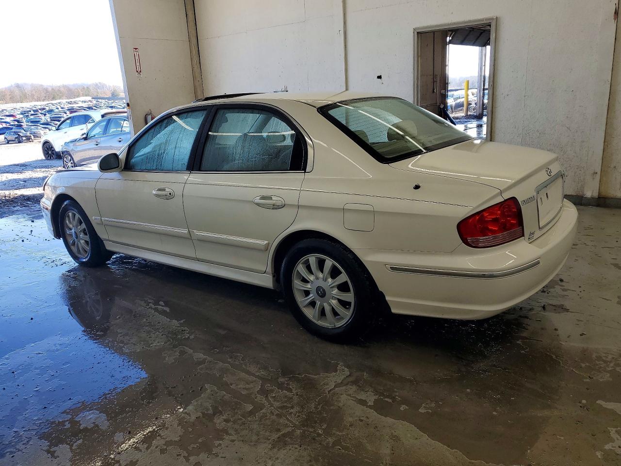 2002 Hyundai Sonata Gls White vin: KMHWF35H72A685874