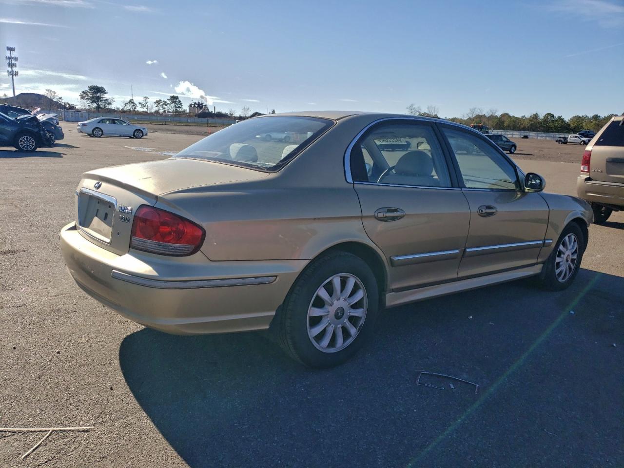 2002 Hyundai Sonata Gls Gold vin: KMHWF35H82A564254