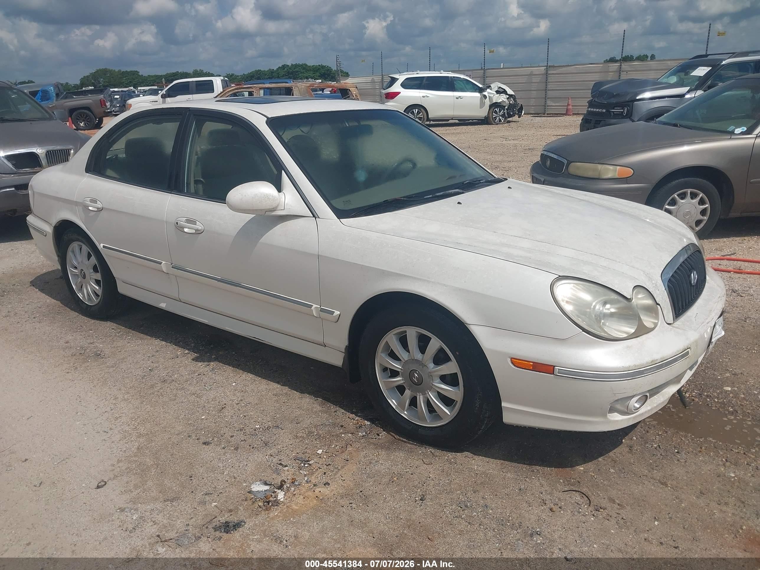 2003 Hyundai Sonata Gls/lx White vin: KMHWF35H83A870694