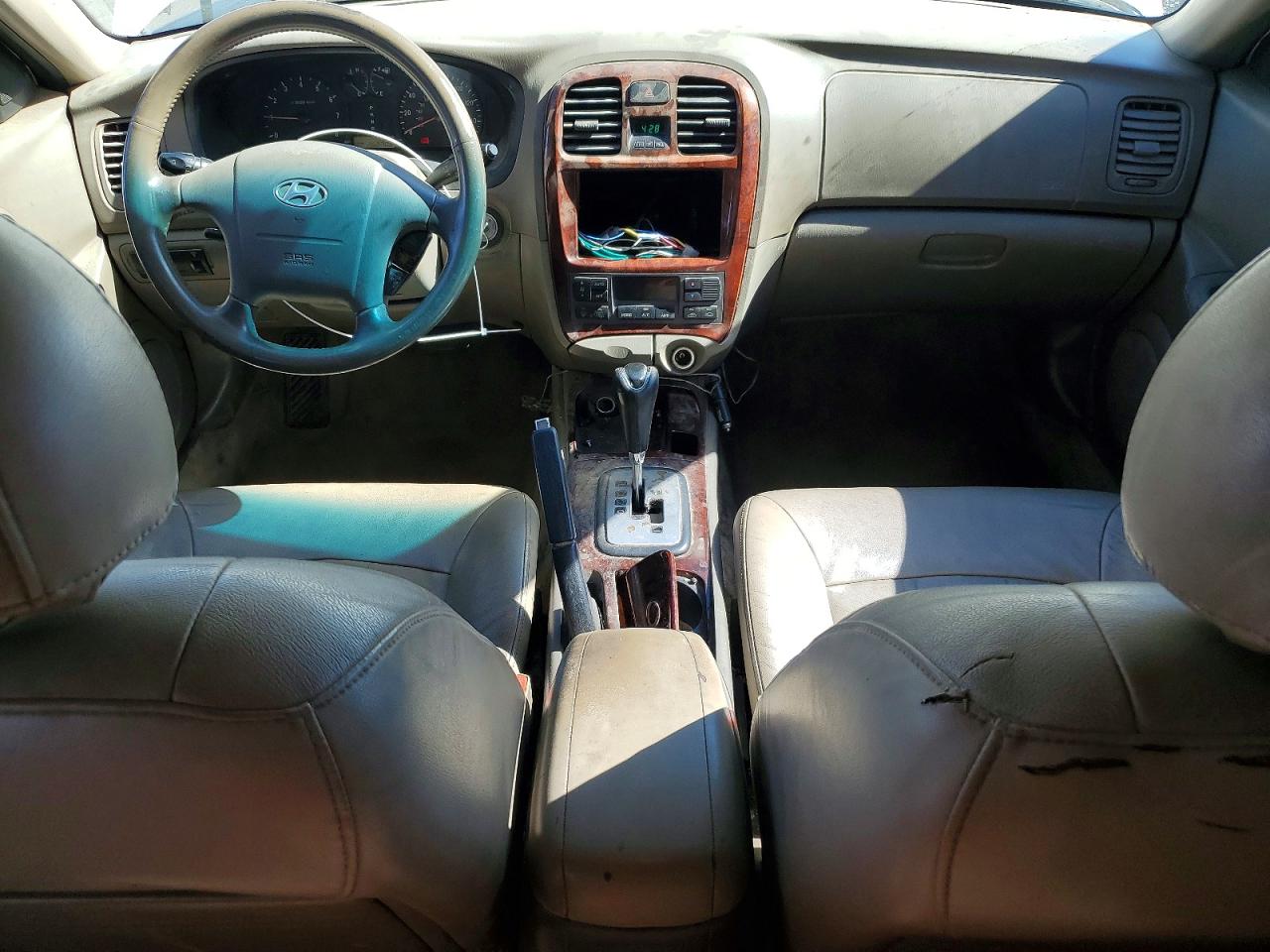 2004 Hyundai Sonata Gls White vin: KMHWF35HX4A964979