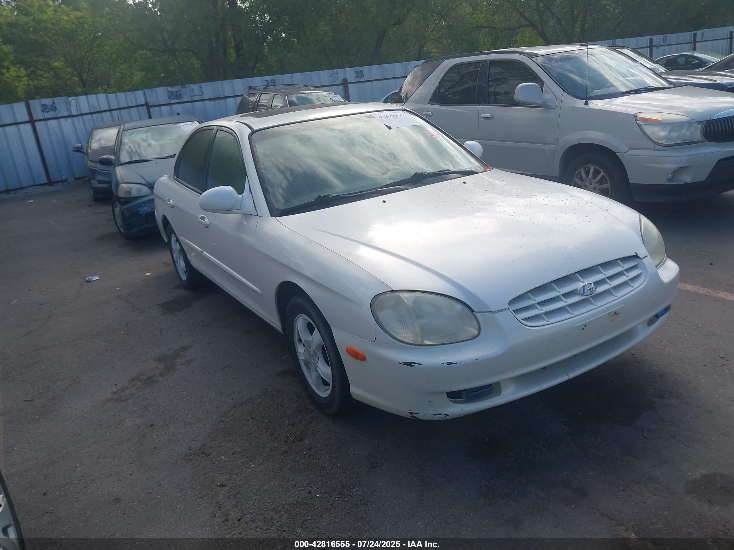 2000 Hyundai Sonata Gls V6 White vin: KMHWF35V4YA230673