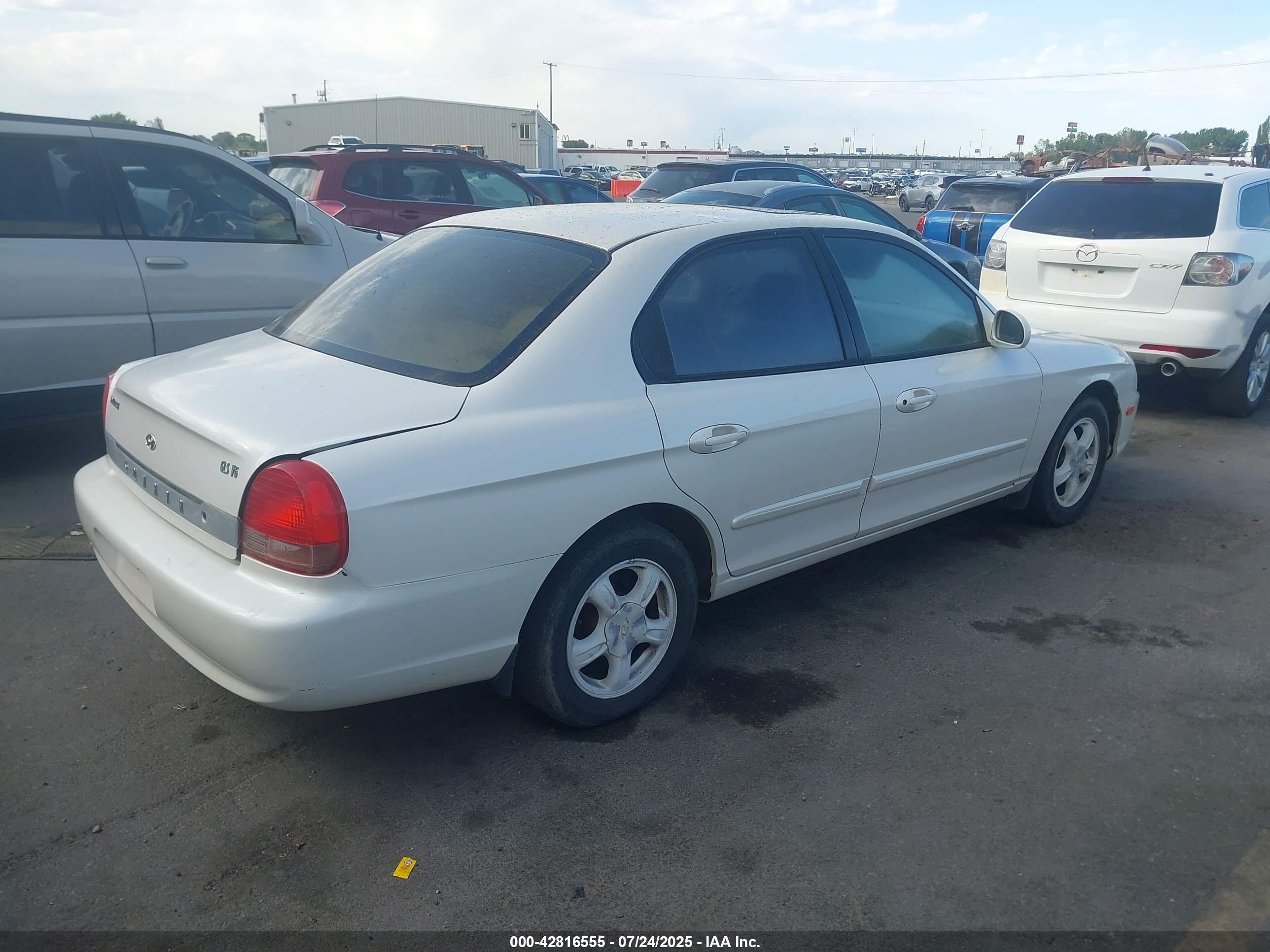 2000 Hyundai Sonata Gls V6 White vin: KMHWF35V4YA230673