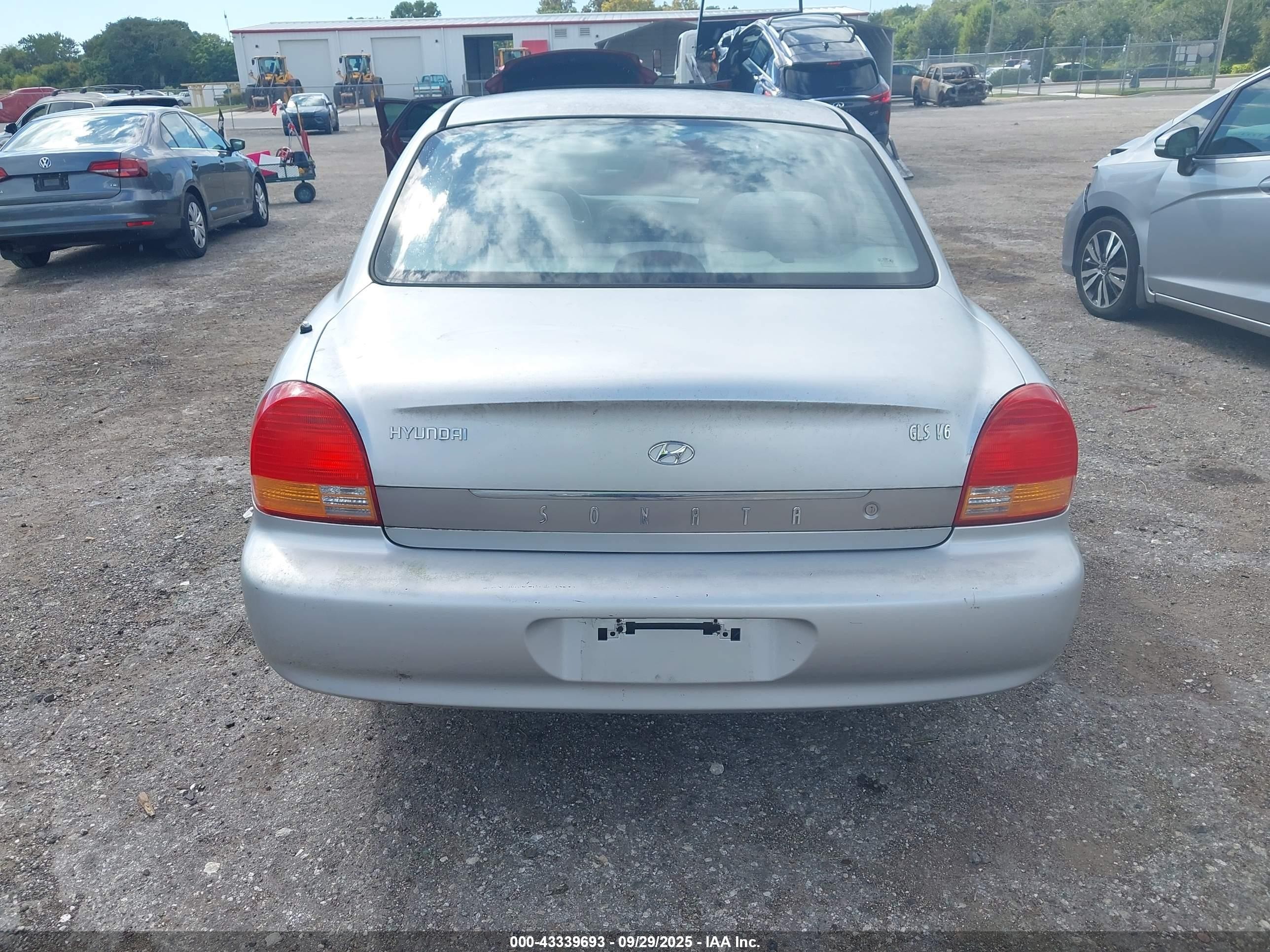 2000 Hyundai Sonata Gls V6 Silver vin: KMHWF35V4YA338212