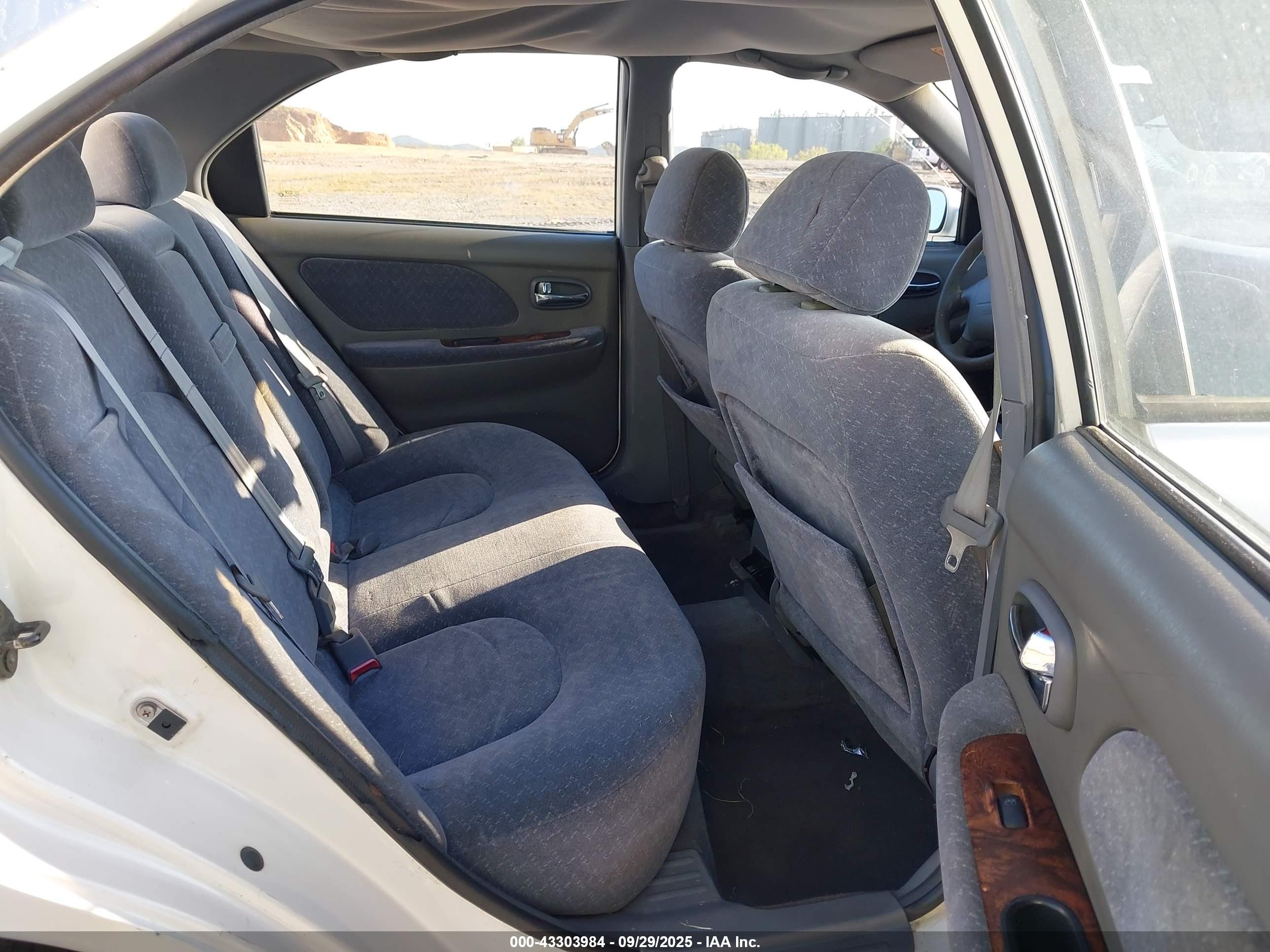 2001 Hyundai Sonata Gls/gls W/leather White vin: KMHWF35V61A476002