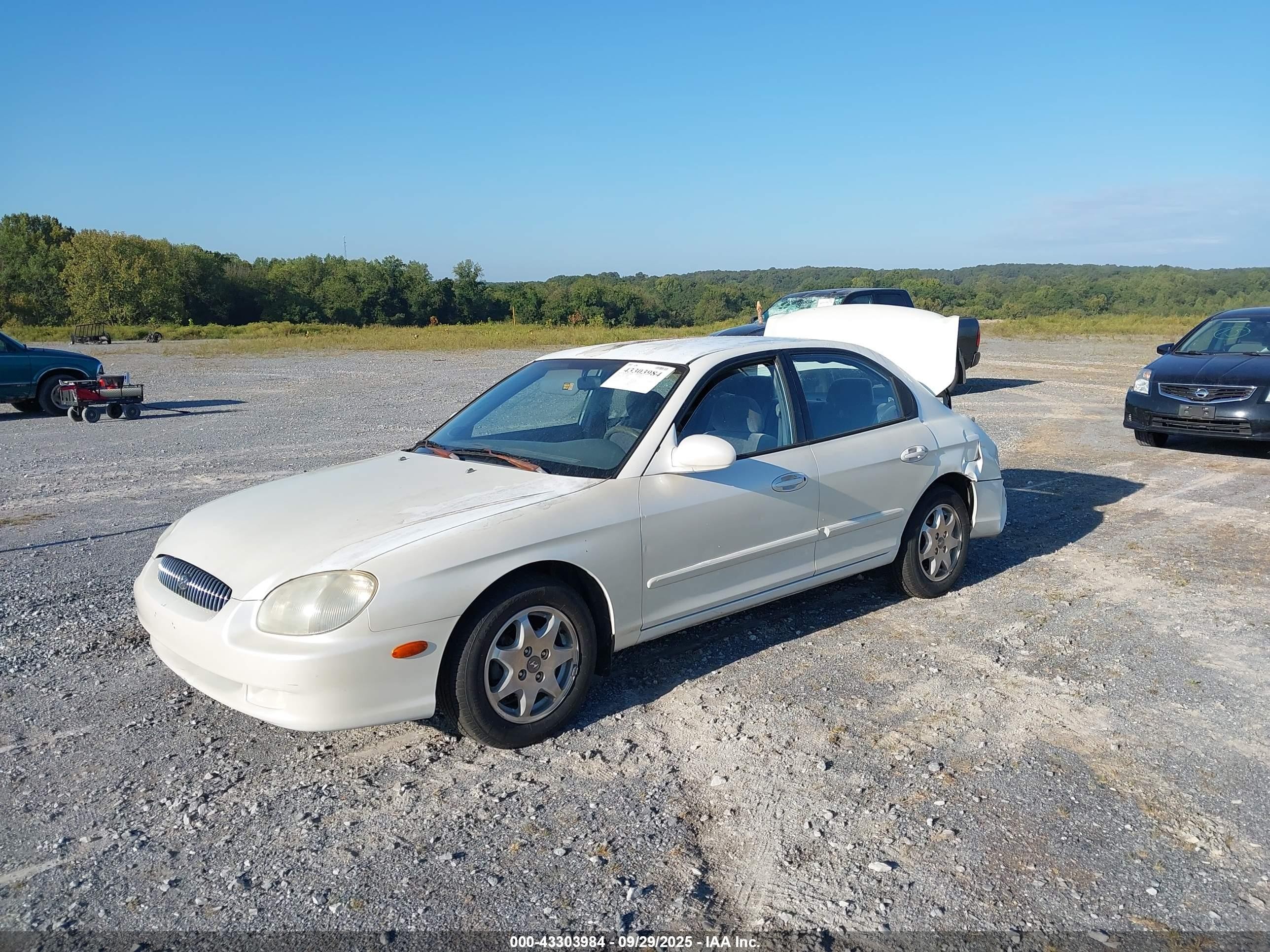 2001 Hyundai Sonata Gls/gls W/leather White vin: KMHWF35V61A476002