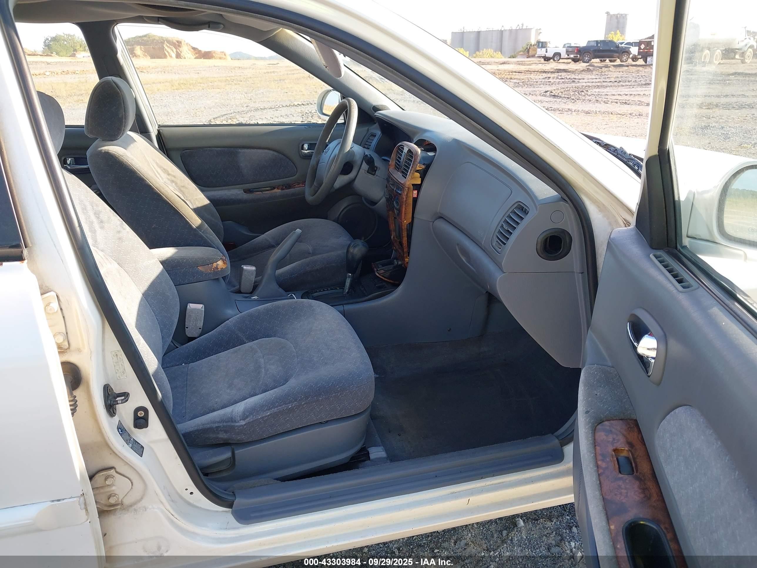 2001 Hyundai Sonata Gls/gls W/leather White vin: KMHWF35V61A476002