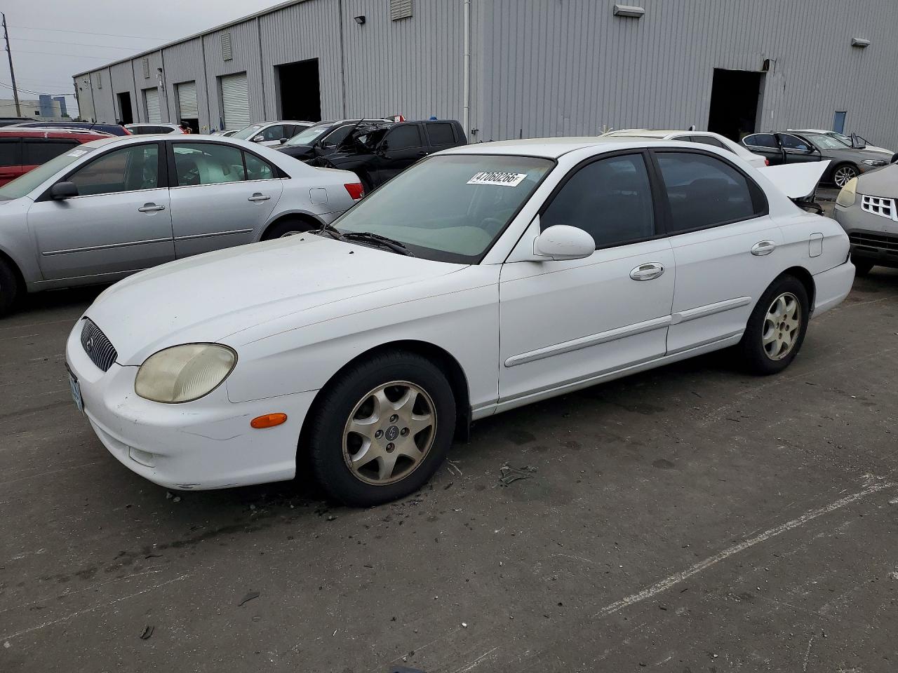 2001 Hyundai Sonata White vin: KMHWF35V81A397849
