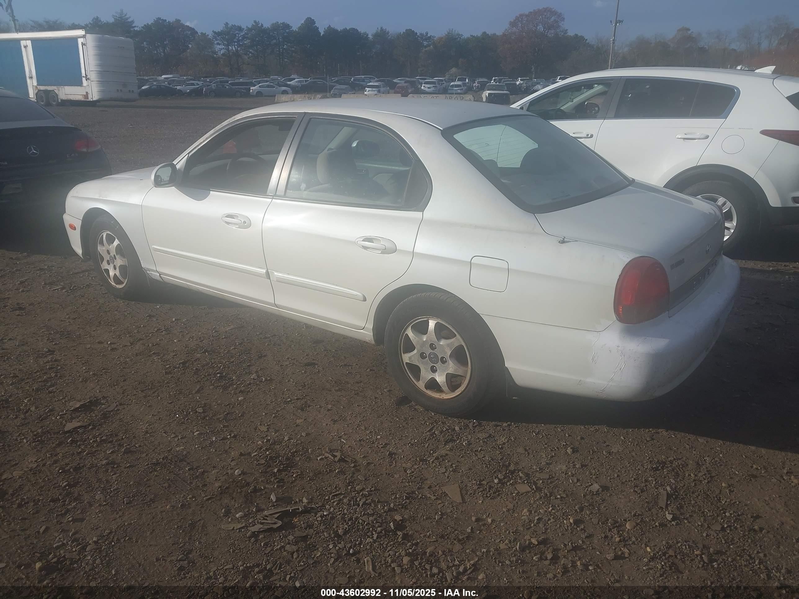 2001 Hyundai Sonata Gls/gls W/leather Белый vin: KMHWF35V81A411118