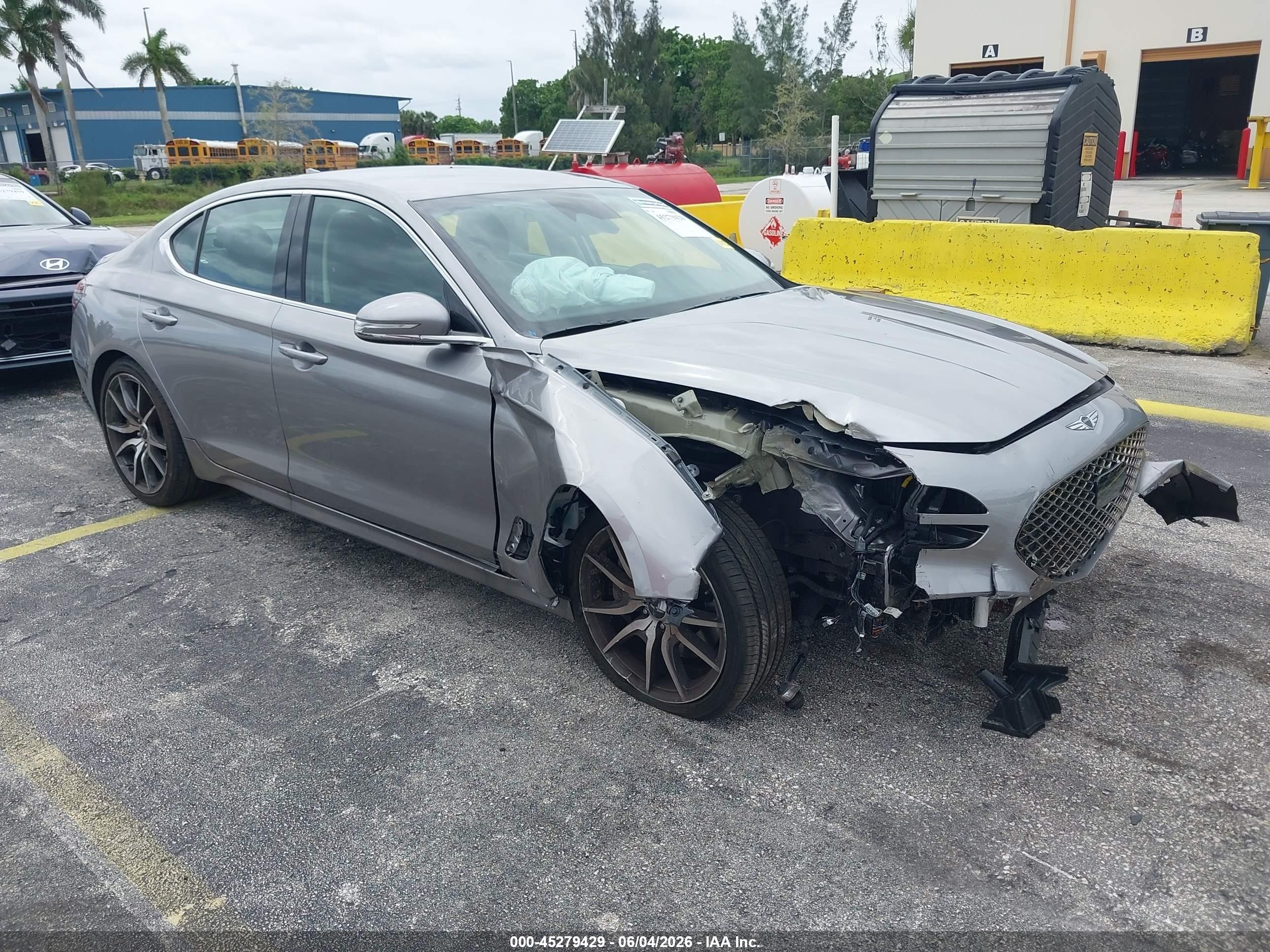 2026 Genesis G70 2.5t Rwd Gold vin: KMTG14SC7TU167402