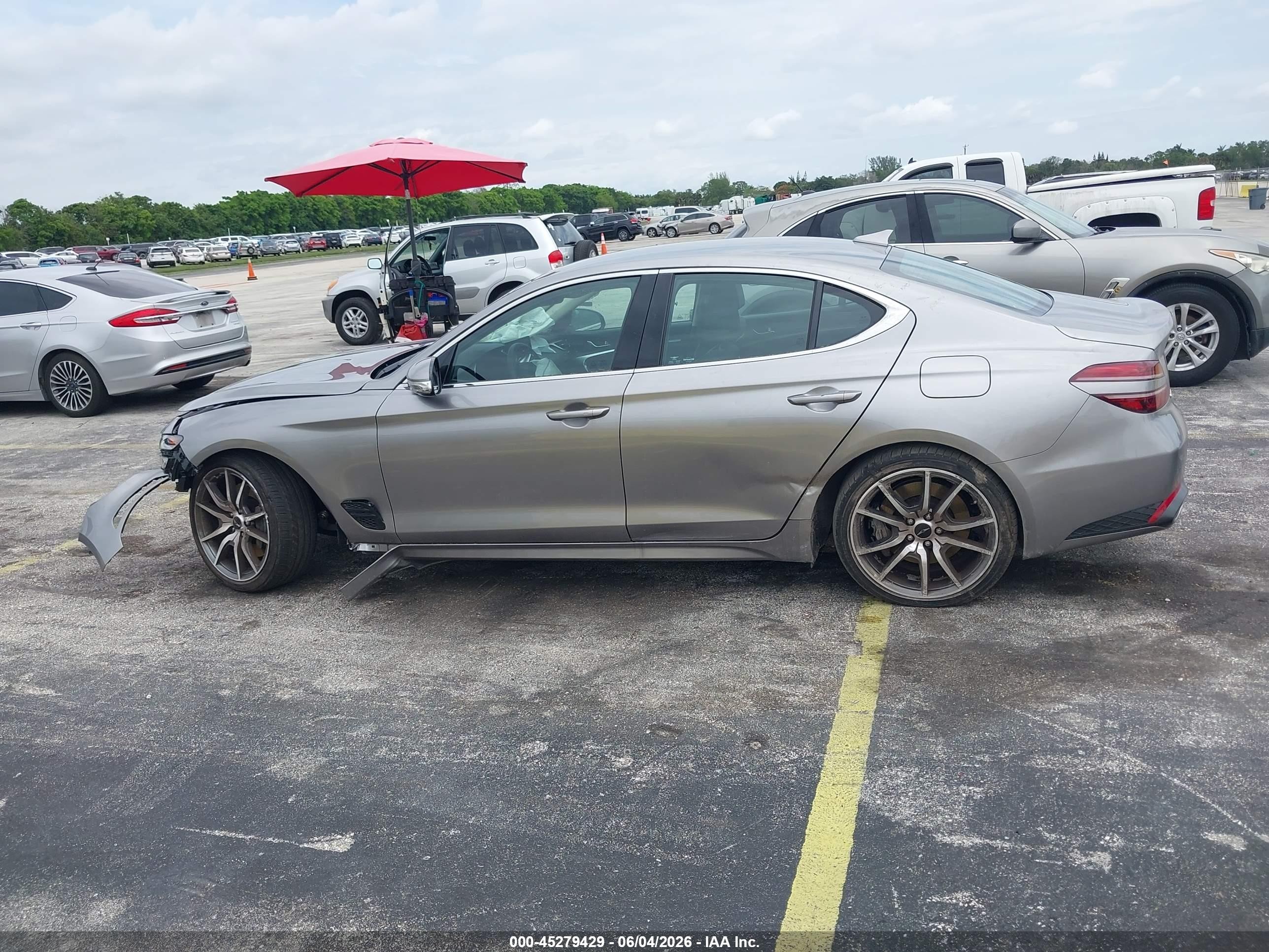 2026 Genesis G70 2.5t Rwd Gold vin: KMTG14SC7TU167402