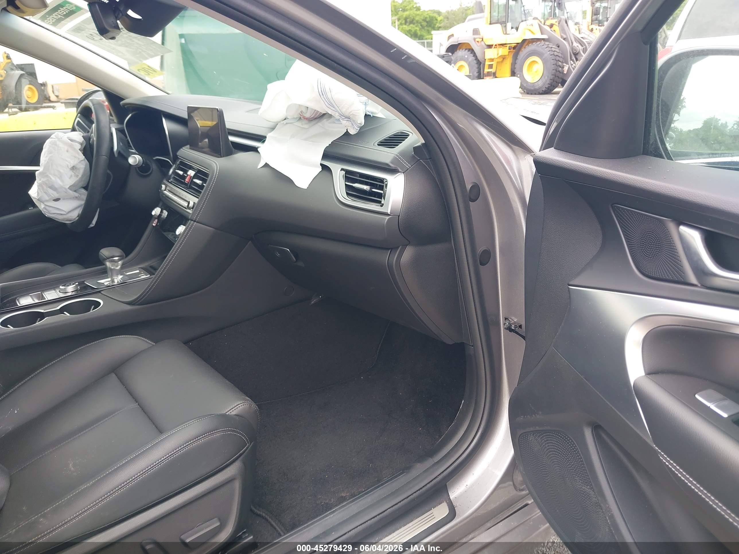 2026 Genesis G70 2.5t Rwd Gold vin: KMTG14SC7TU167402