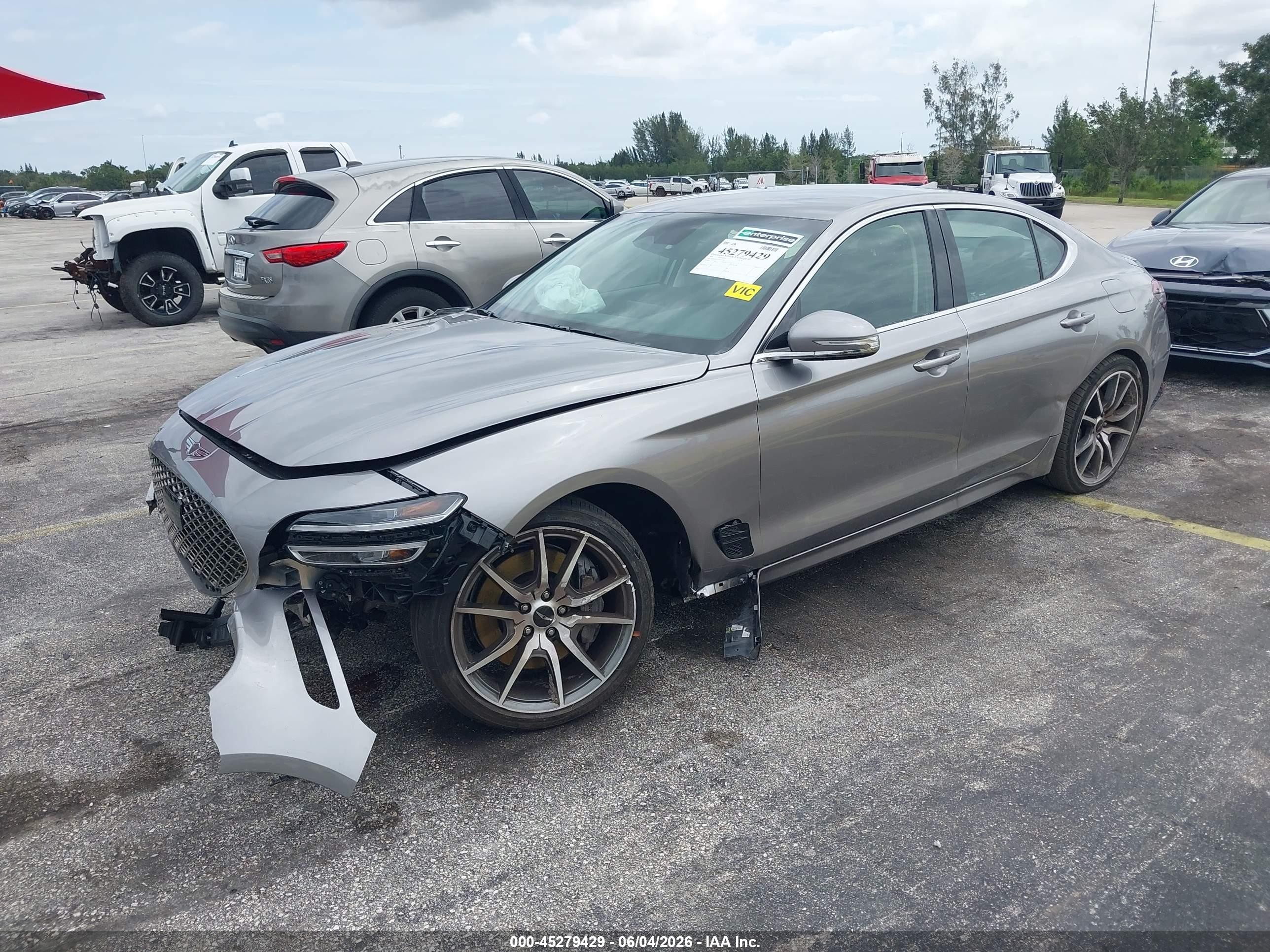 2026 Genesis G70 2.5t Rwd Gold vin: KMTG14SC7TU167402