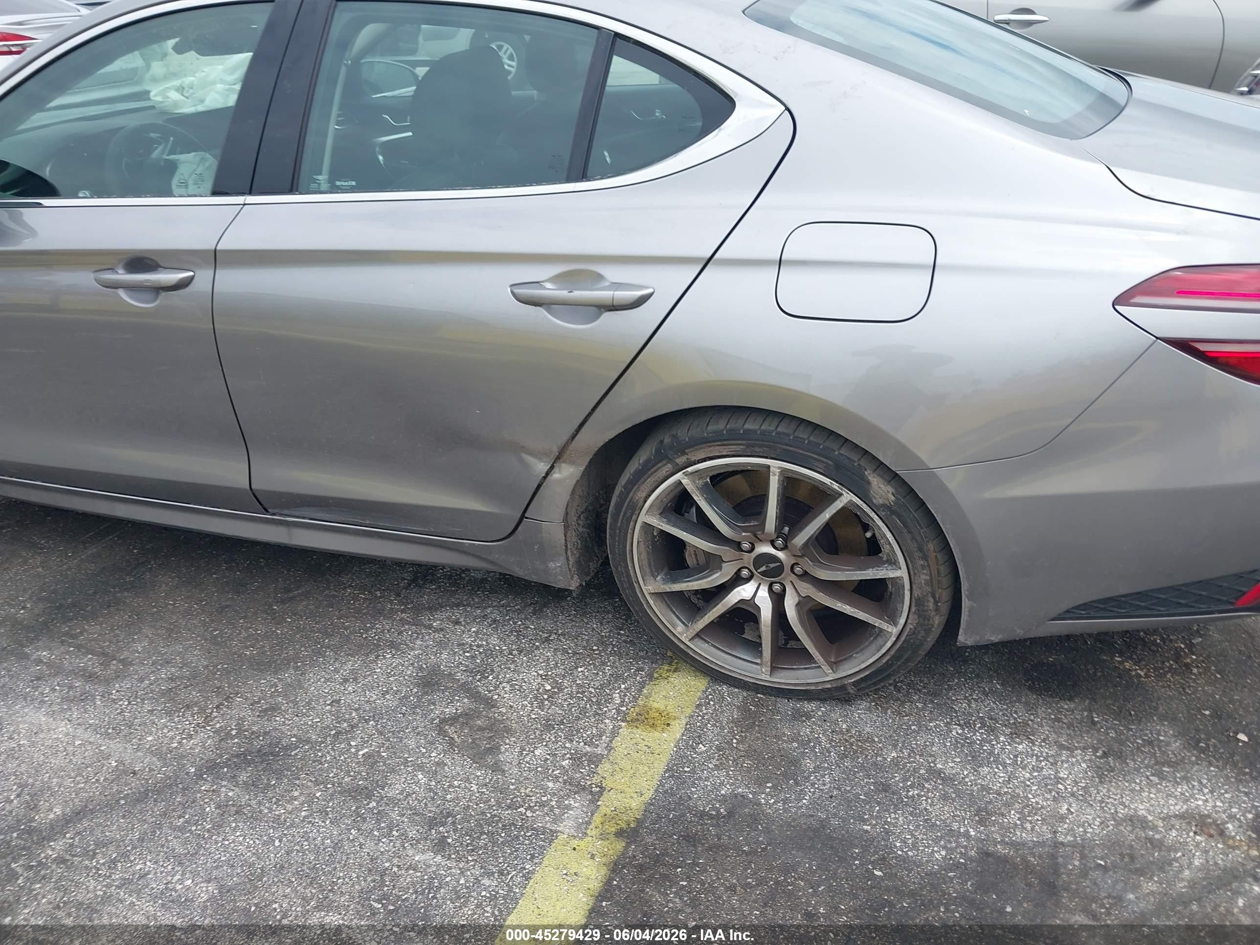 2026 Genesis G70 2.5t Rwd Gold vin: KMTG14SC7TU167402